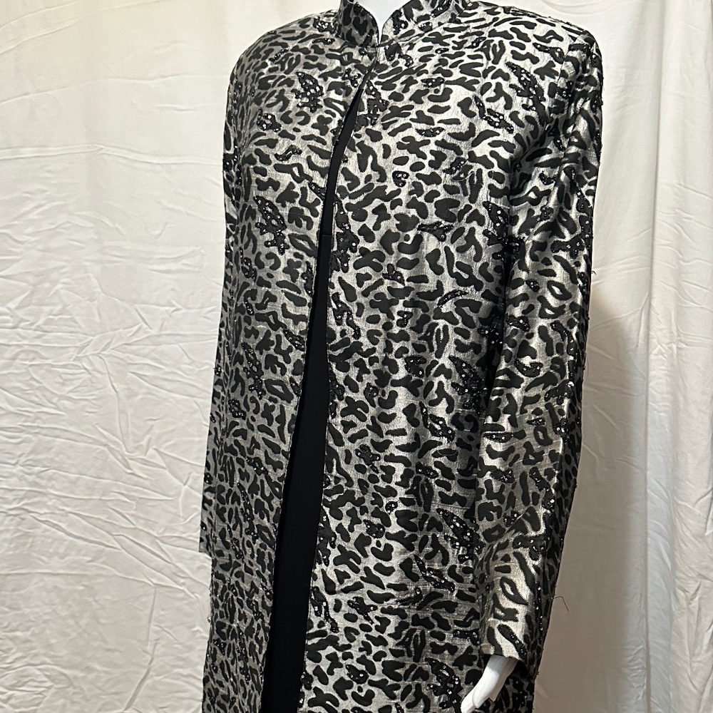 Duster, Silver and black animal print. 100% Silk.
